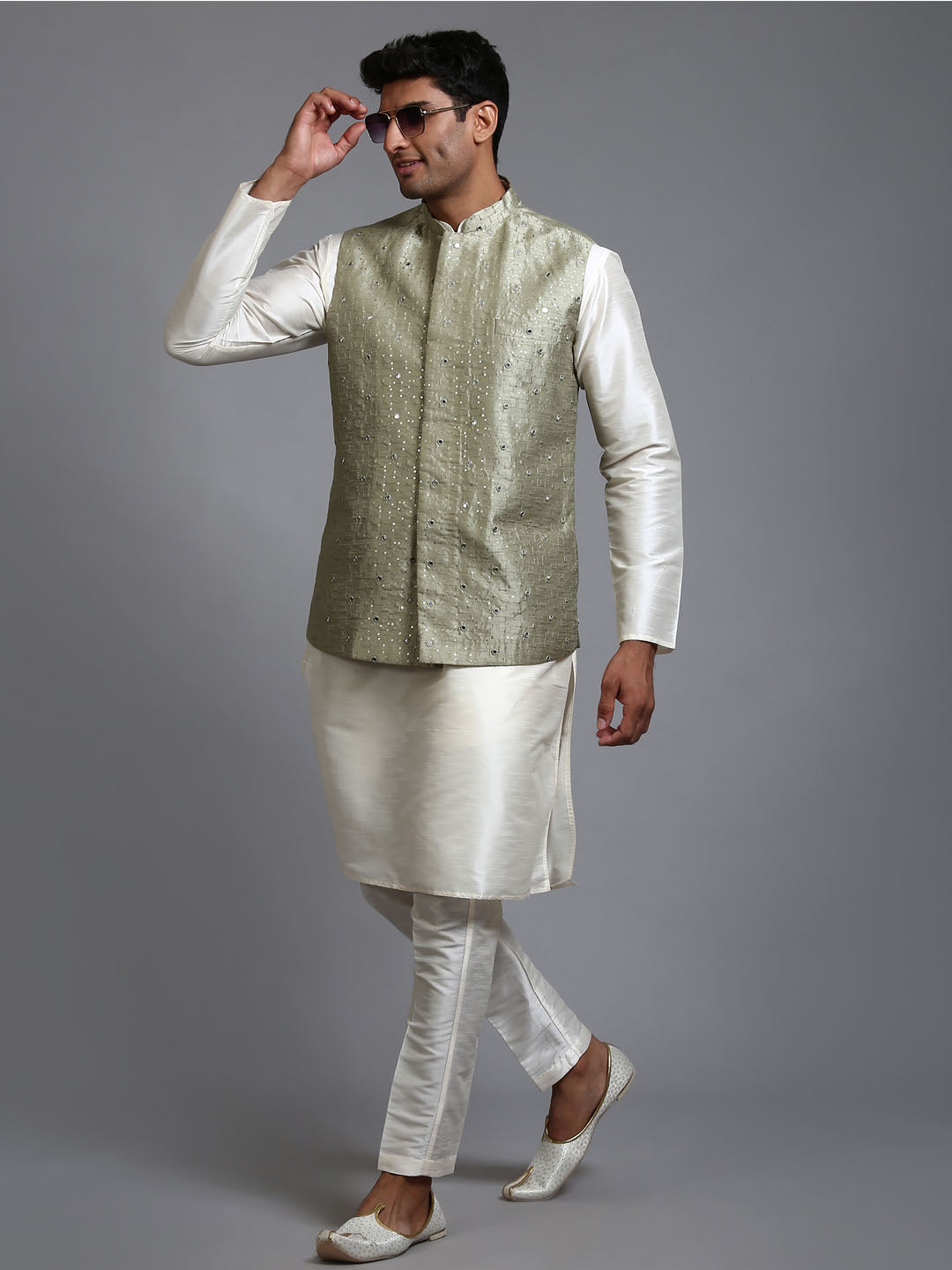 VM BY VASTRAMAY Men's Mehndi Green Embellished Jacket