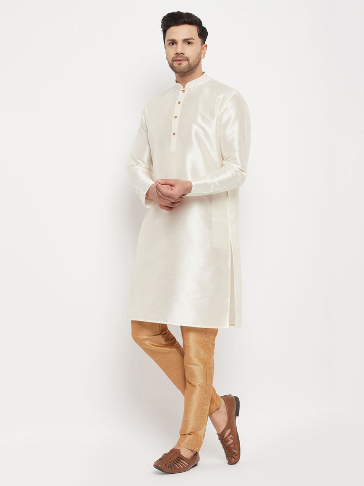 VM BY VASTRAMAY Men's Cream Cotton Silk Blend Kurta and Rose Gold Pant Style Pyjama Set - Traditional Indian ethnic outfit for men in cream color with rose gold pants