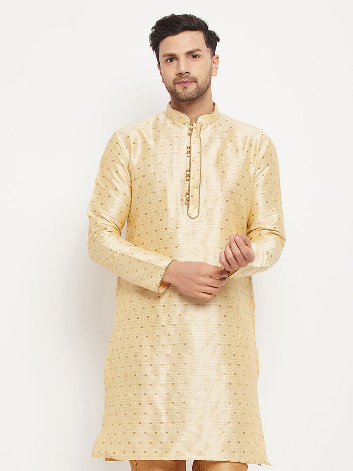 VM By VASTRAMAY Men's Gold Zari Weaved Kurta