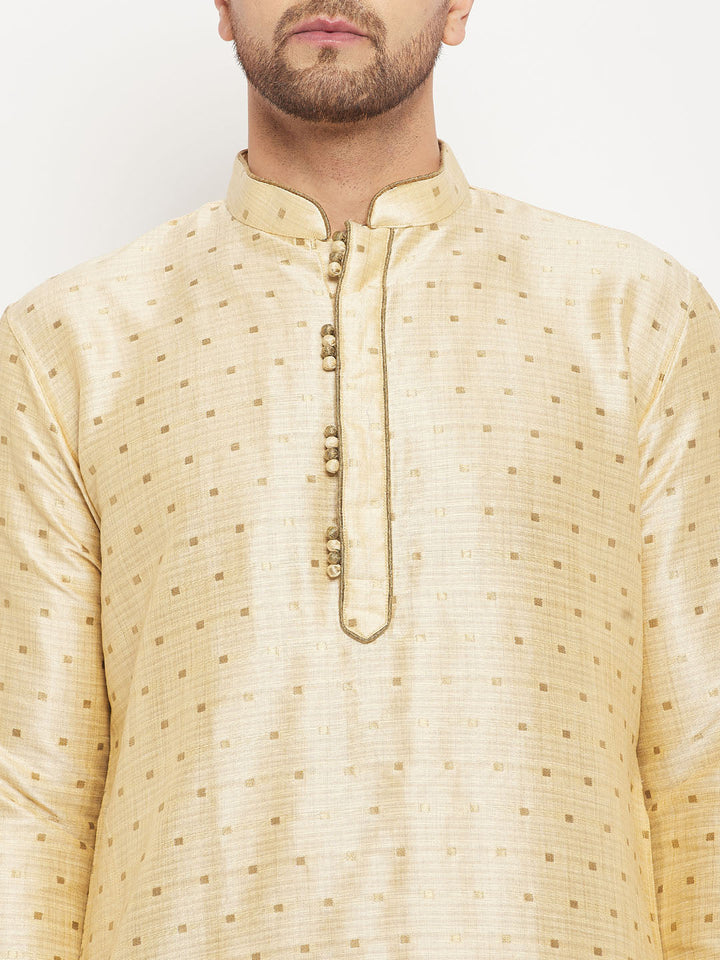 VM By VASTRAMAY Men's Gold Zari Weaved Kurta