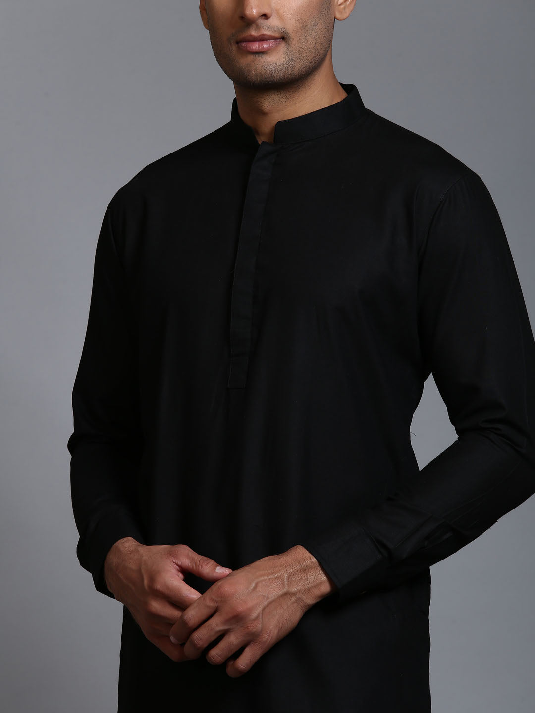 VM BY VASTRAMAY Men's Black Cotton Blend Kurta Pyjama Set