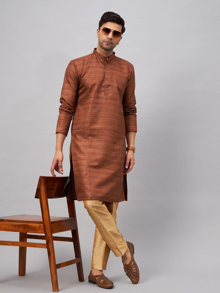 VM BY VASTRAMAY Men's Coffee Kurta And Rose Gold Pant Set, a stylish and sophisticated outfit perfect for formal occasions and events