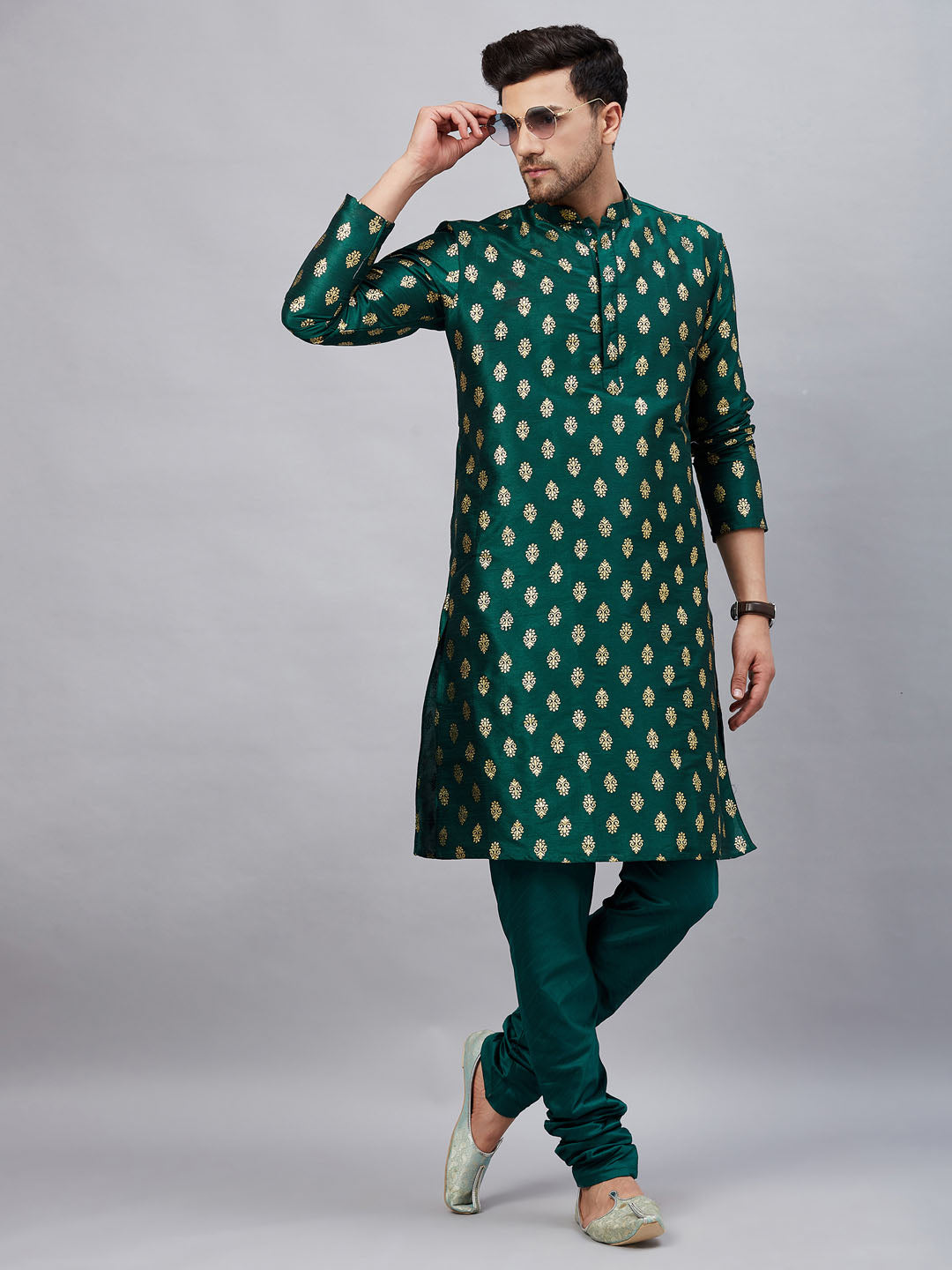 VM By VASTRAMAY Men's Green Foil Print Silk Blend Kurta Pyjama Set, traditional Indian attire with intricate foil print design