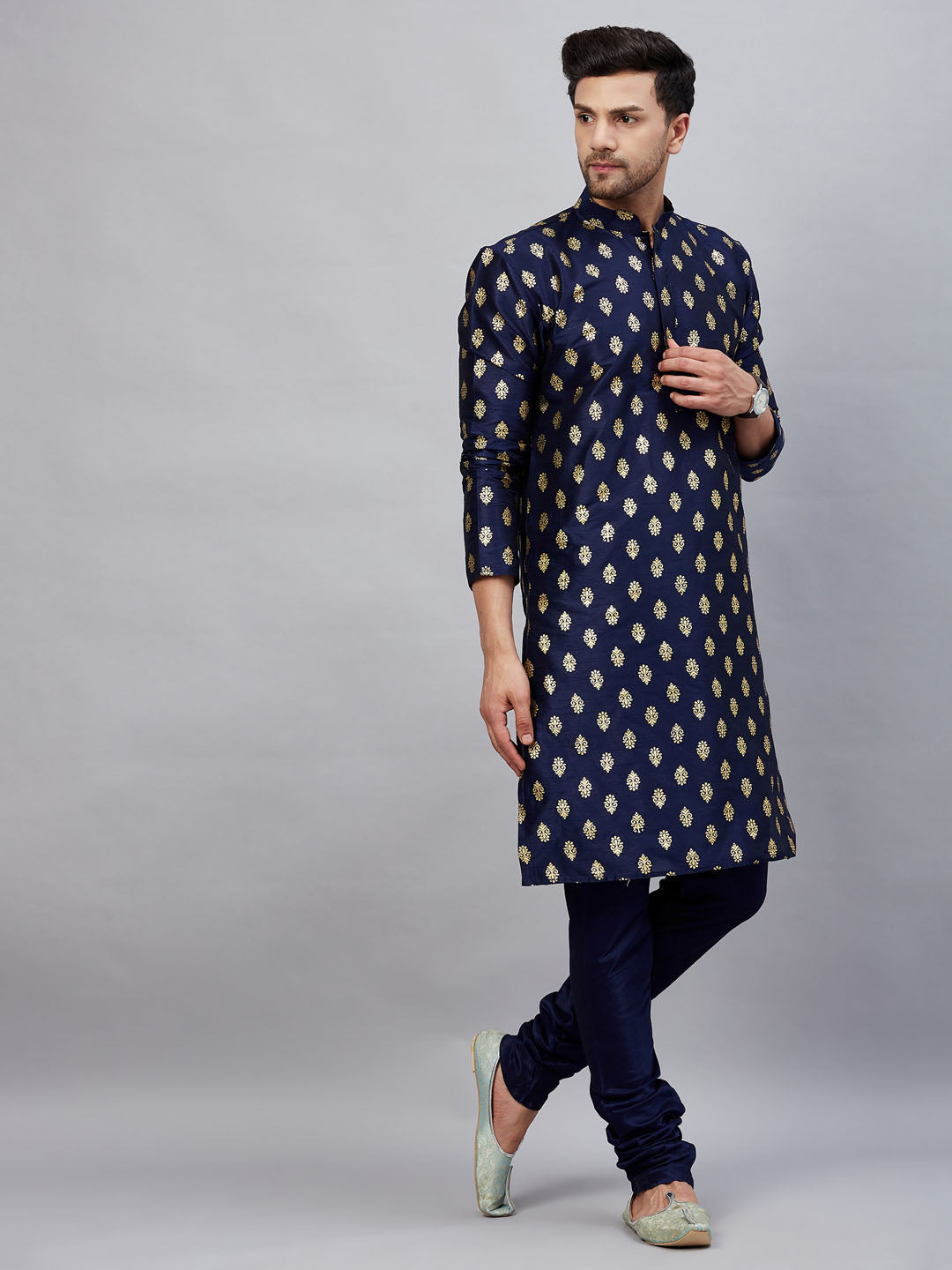 VM By VASTRAMAY Men's Navy Blue Foil Print Silk Blend Kurta