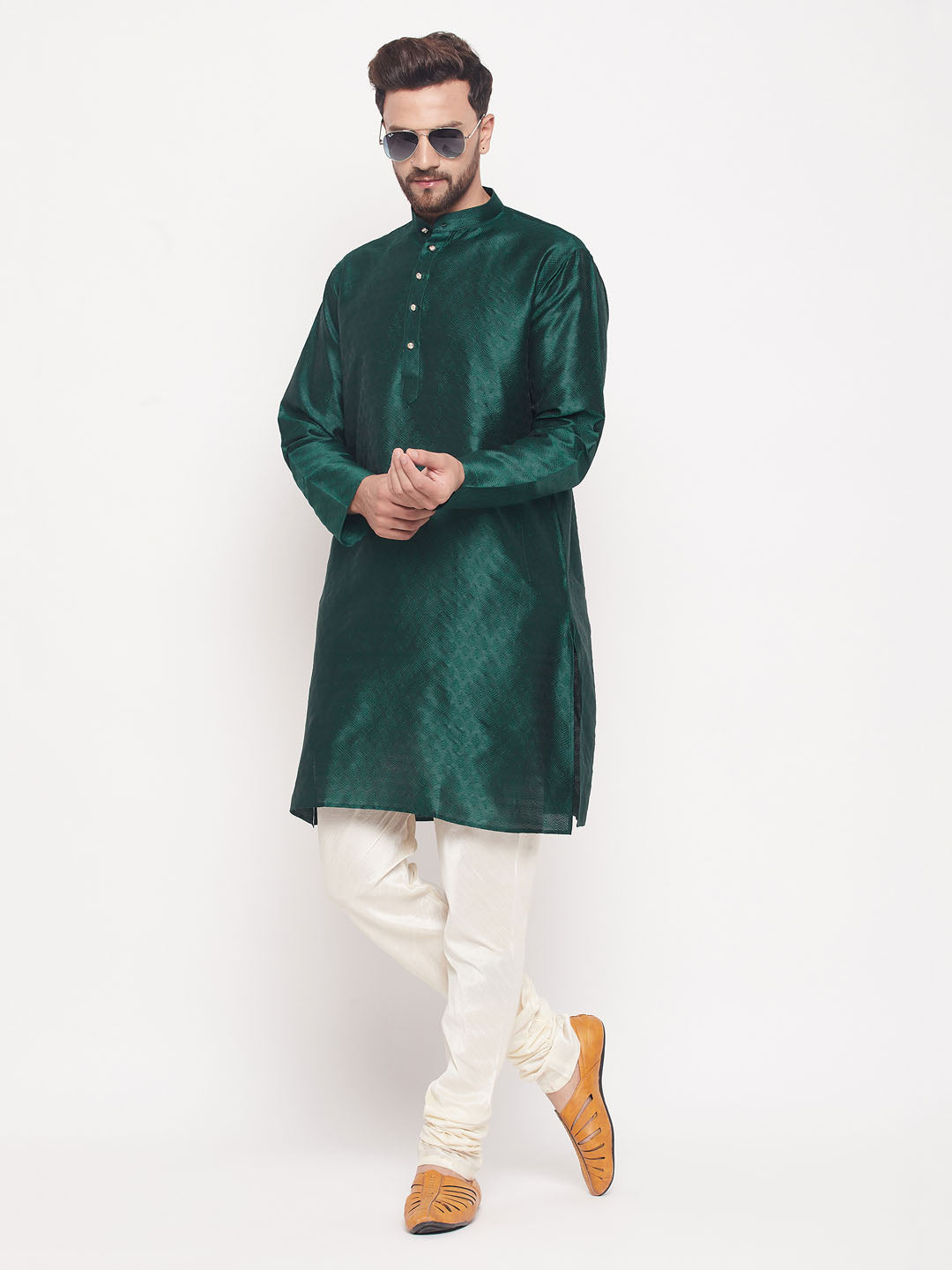 VM BY VASTRAMAY Men's Green Woven Kurta Pyjama Set