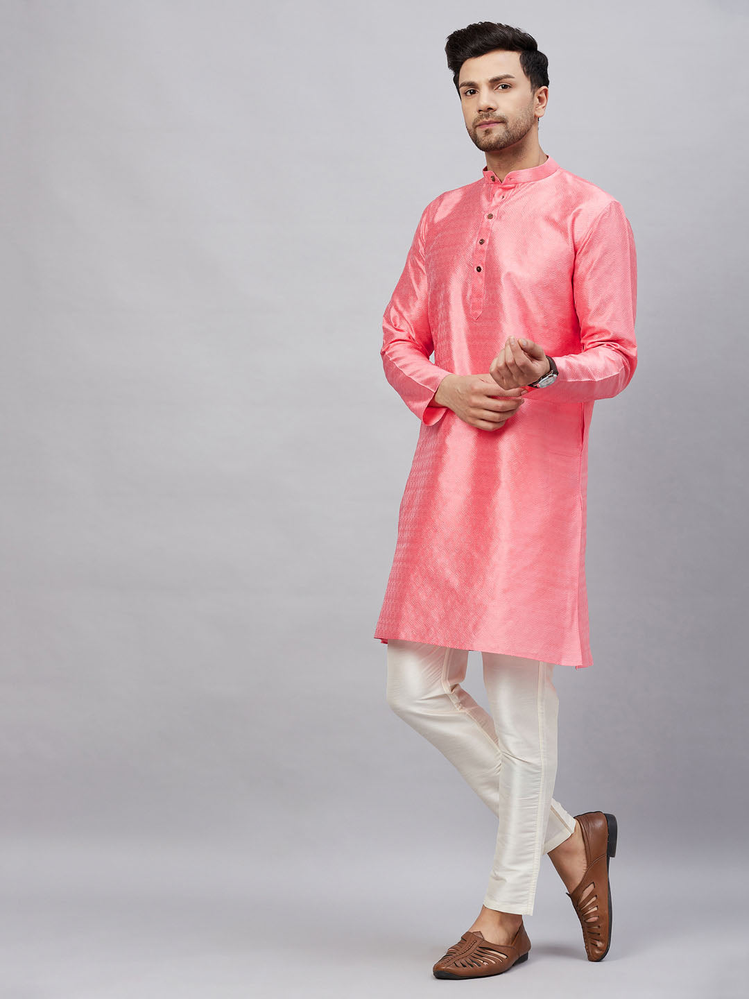 A stylish and elegant men's pink woven kurta with pant set by VM BY VASTRAMAY