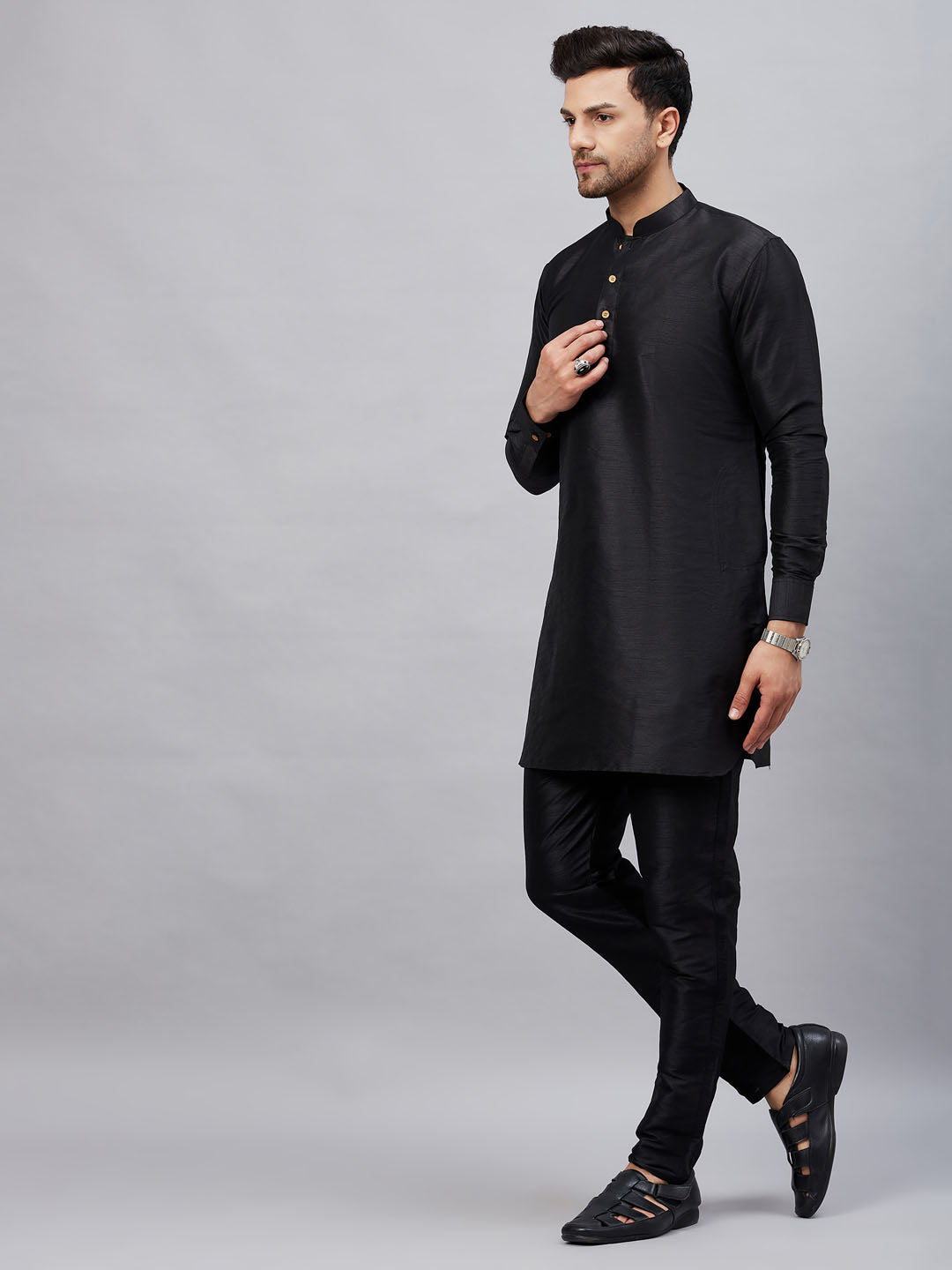 VM By VASTRAMAY Men's Black Silk Blend Curved Kurta Pant Set