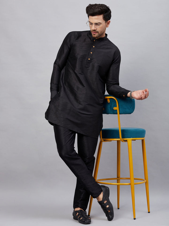  VASTRAMAY men's black silk blend kurta with curved design 