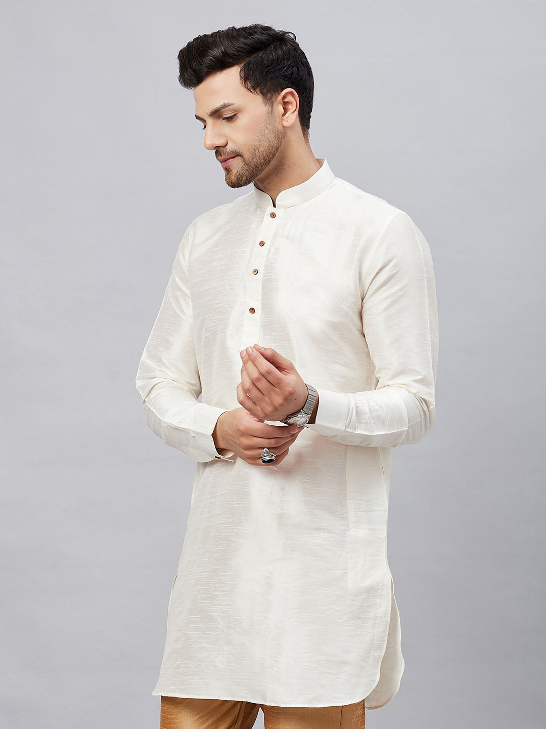 VM By VASTRAMAY Men's Cream Silk Blend Curved Kurta