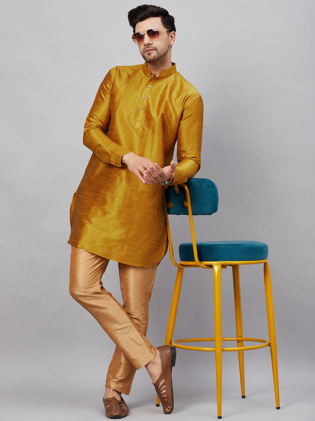 VM By VASTRAMAY Men's Yellow Silk Blend Curved Kurta