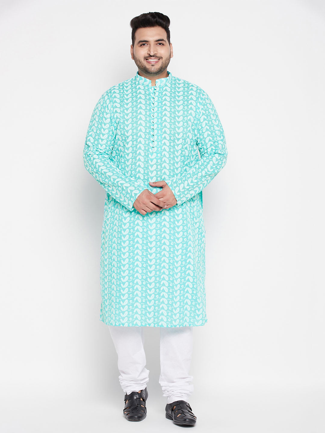 VASTRAMAY Men's Plus Size Green Chikankari Embroidered Kurta with intricate handcrafted detailing