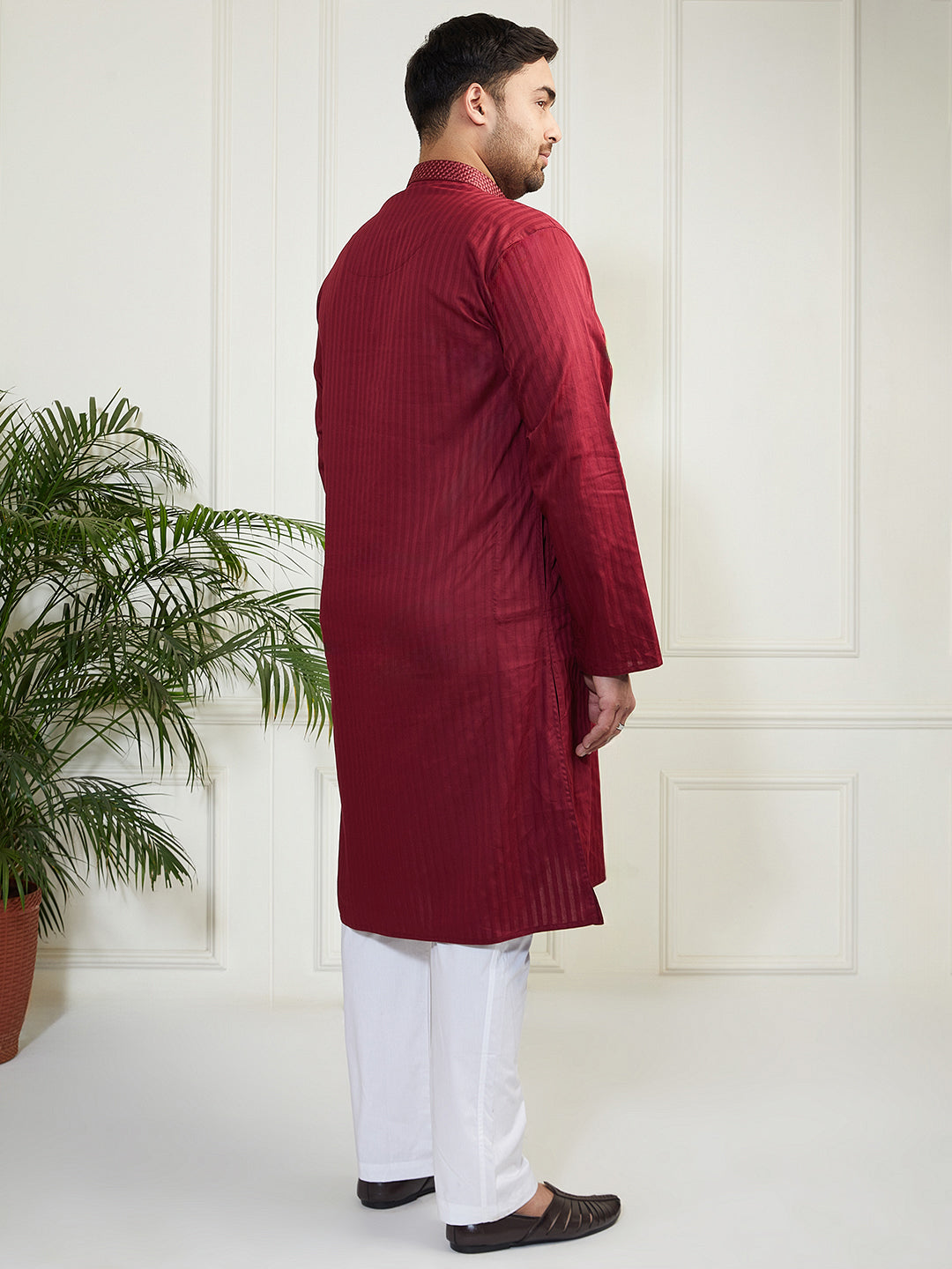 Plus Men's Maroon And White Cotton Blend Kurta Pyjama Set