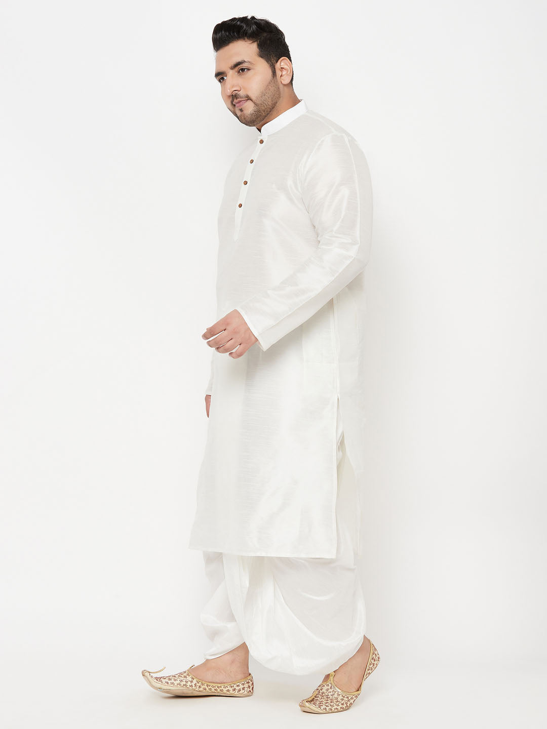  Close-up of the white cotton blend kurta, showcasing the fine stitching and button details