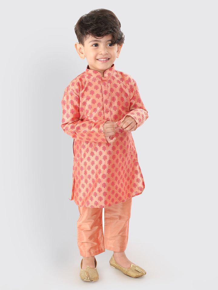 VASTRAMAY Boys Pink Cotton Blend Kurta Pyjama Set