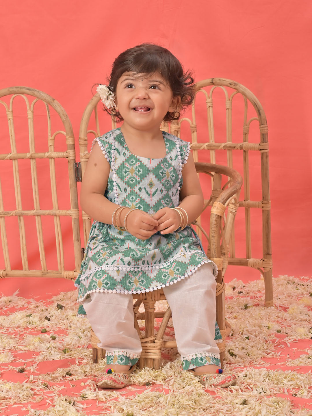 VASTRAMAY Girls Green Ikaat print A-Line Kurta Pyjama Set