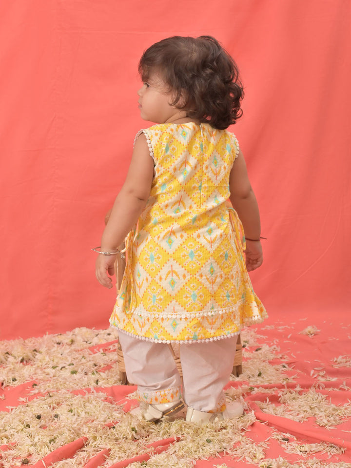 VASTRAMAY Girls Yellow Ikaat print A-Line Kurta Pyjama Set