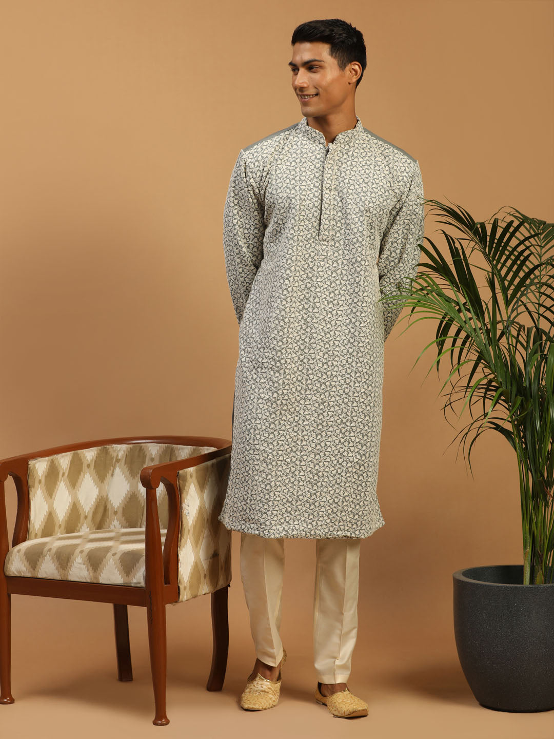 Vastramay Men's Grey Ethnic Chikankari Kurta Pant Set