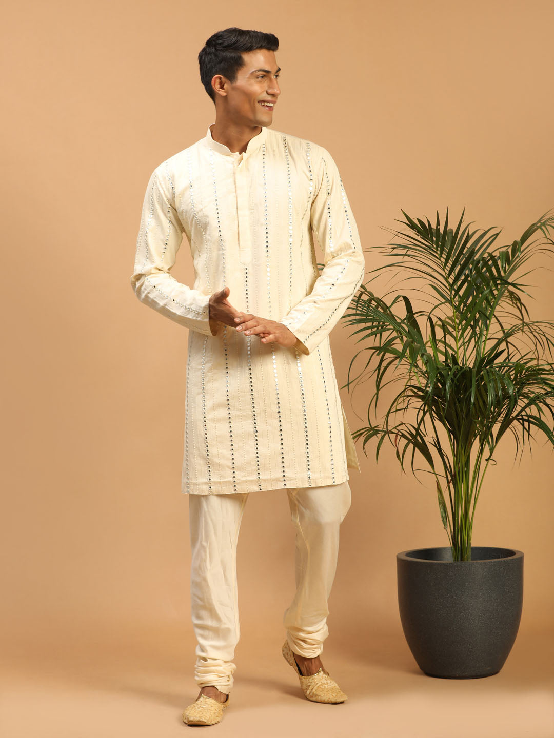 Vastramay Men's Cream Vertical Mirror Kurta Pyjama Set