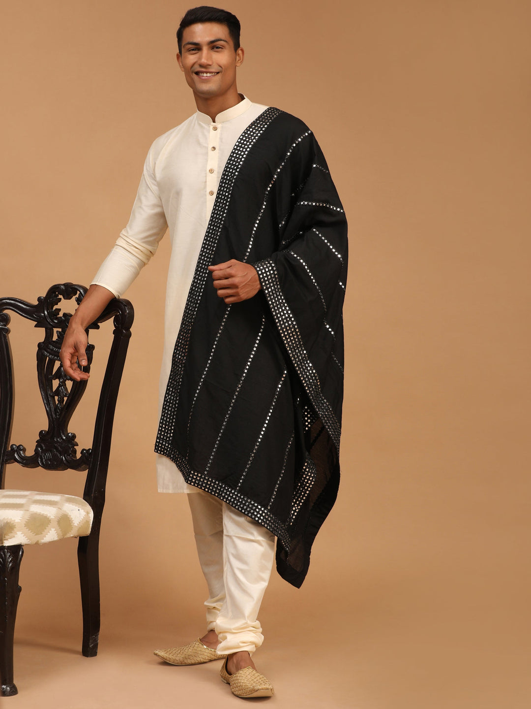 Vastramay Men's Cream Kurta Pyjama And Dupatta Set