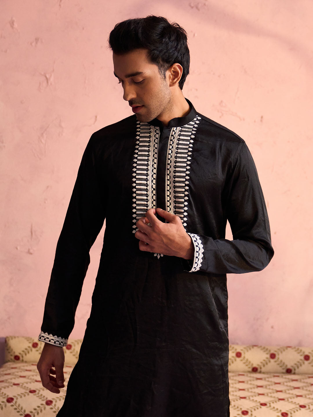 Vastramay Men's Black Silk Machine Embroidered Kurta Pyjama