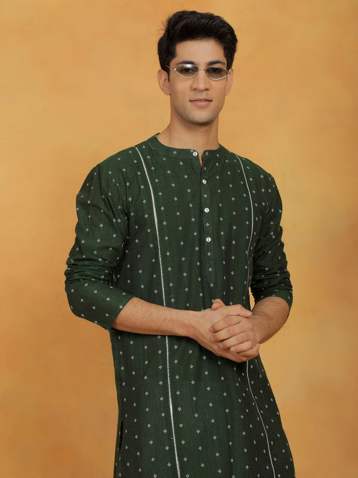 Vastramay Men's Bottle Green And White Cotton Kurta Pyjama Set