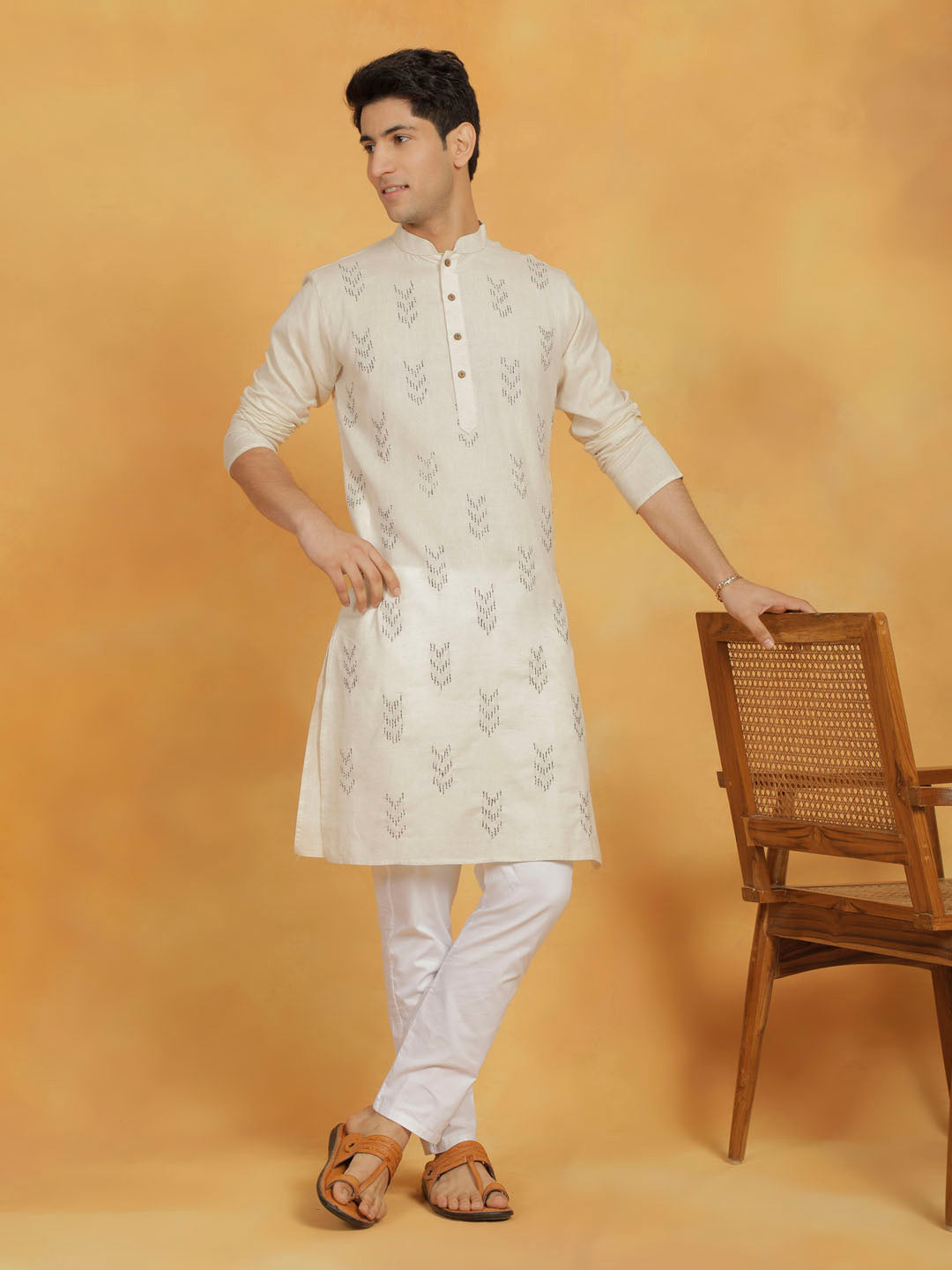 Vastramay Men's Cream And White Cotton Cool Kurta Pyjama Set