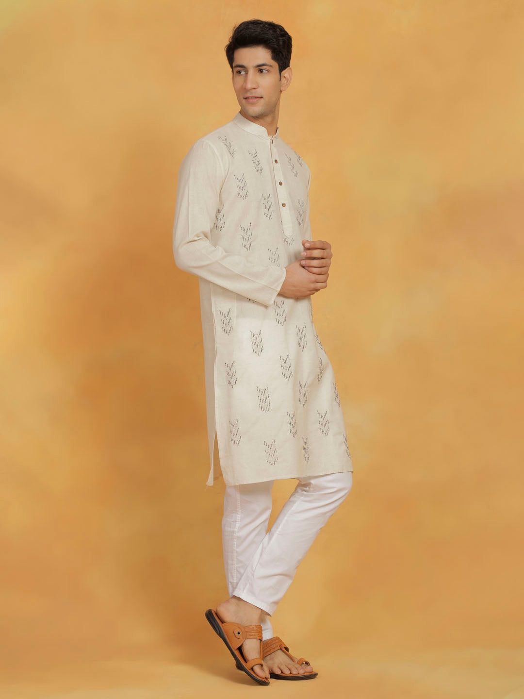 Vastramay Men's Cream And White Cotton Cool Kurta Pyjama Set