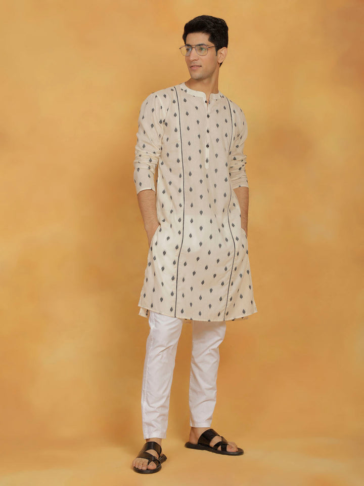 Vastramay Men's Cream And Whiite Cotton Kurta And Pyjama Set