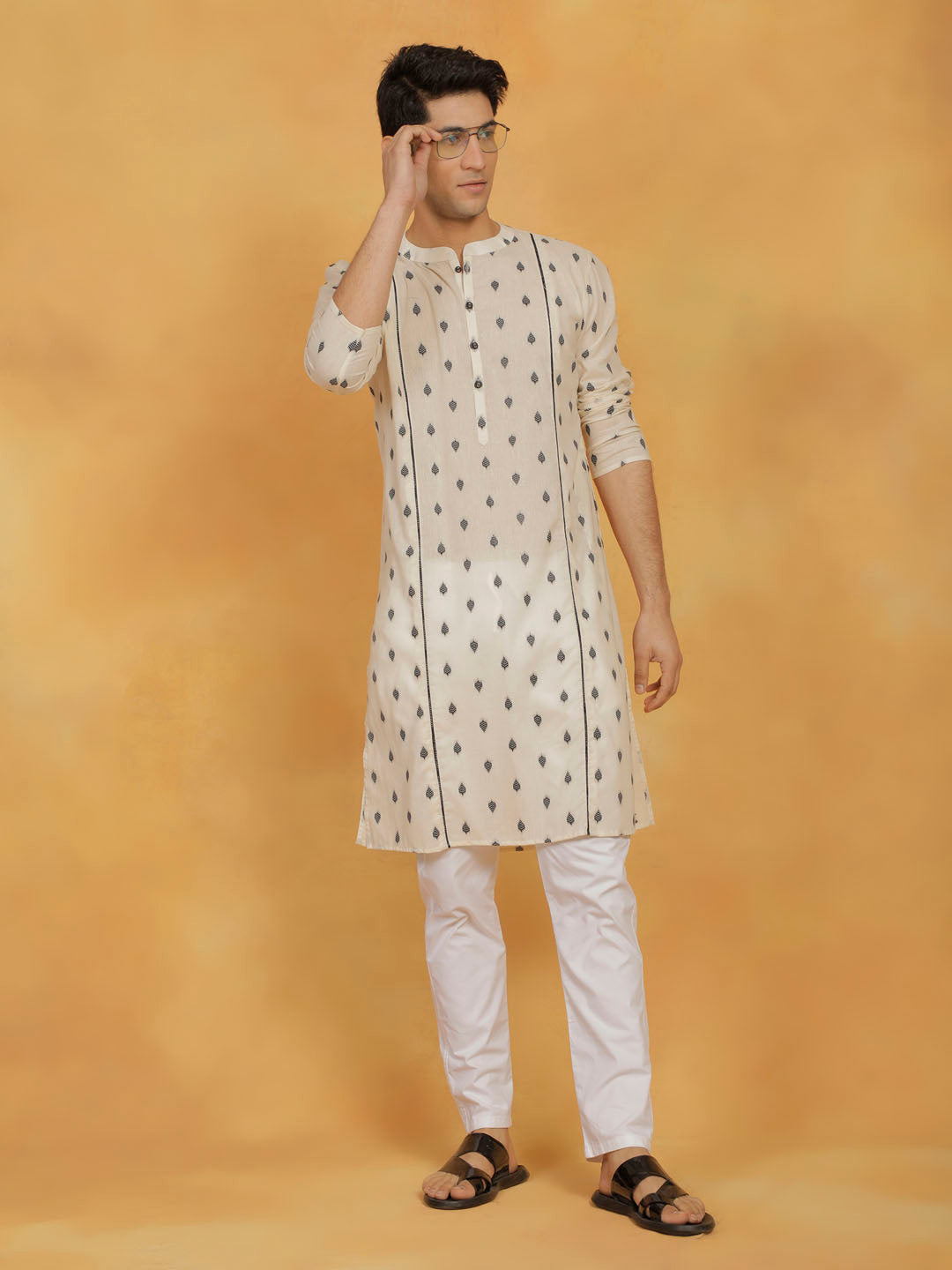 Vastramay Men's Cream And Whiite Cotton Kurta And Pyjama Set