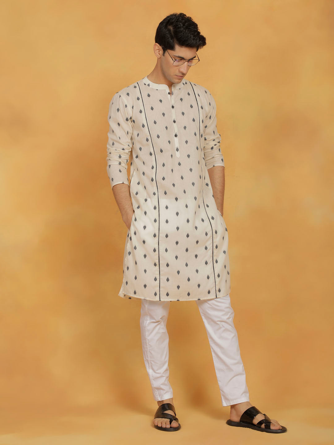 Vastramay Men's Cream And Whiite Cotton Kurta And Pyjama Set