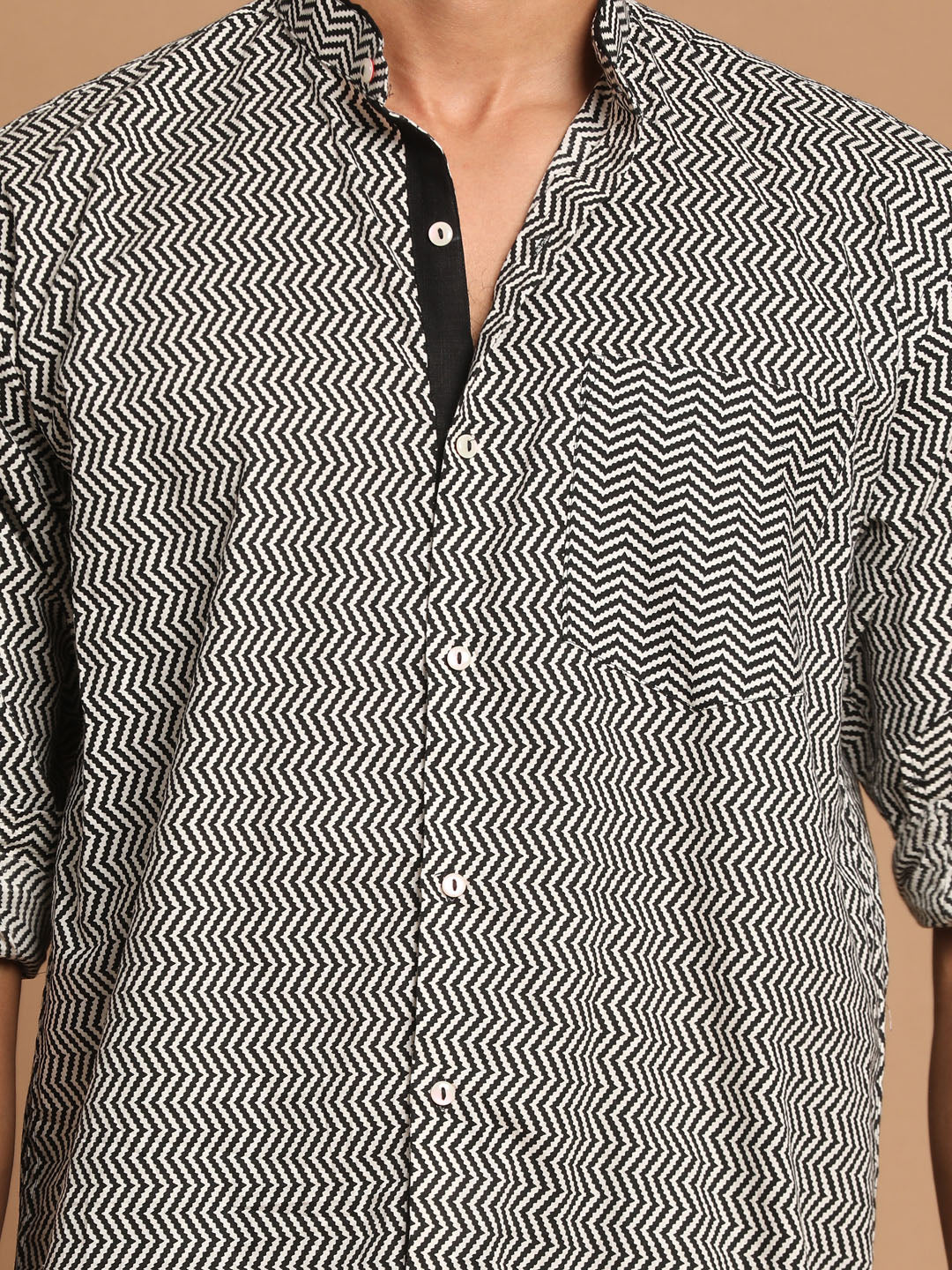 VASTRAMAY Men's Black zig-zag Printed Shirt