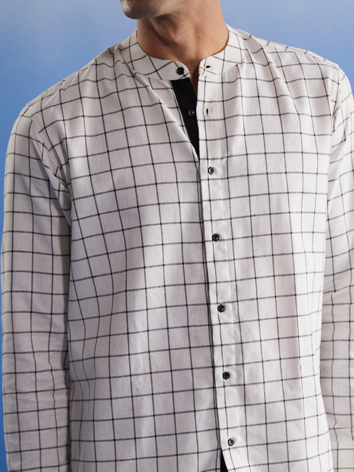 VASTRAMAY Men's White Checked Cotton Shirt