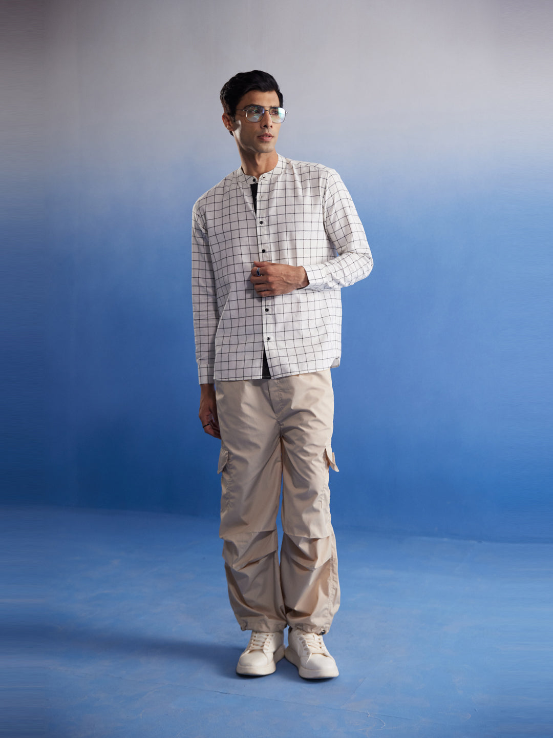  Close-up of the white checked pattern on VASTRAMAY Men's Cotton Shirt