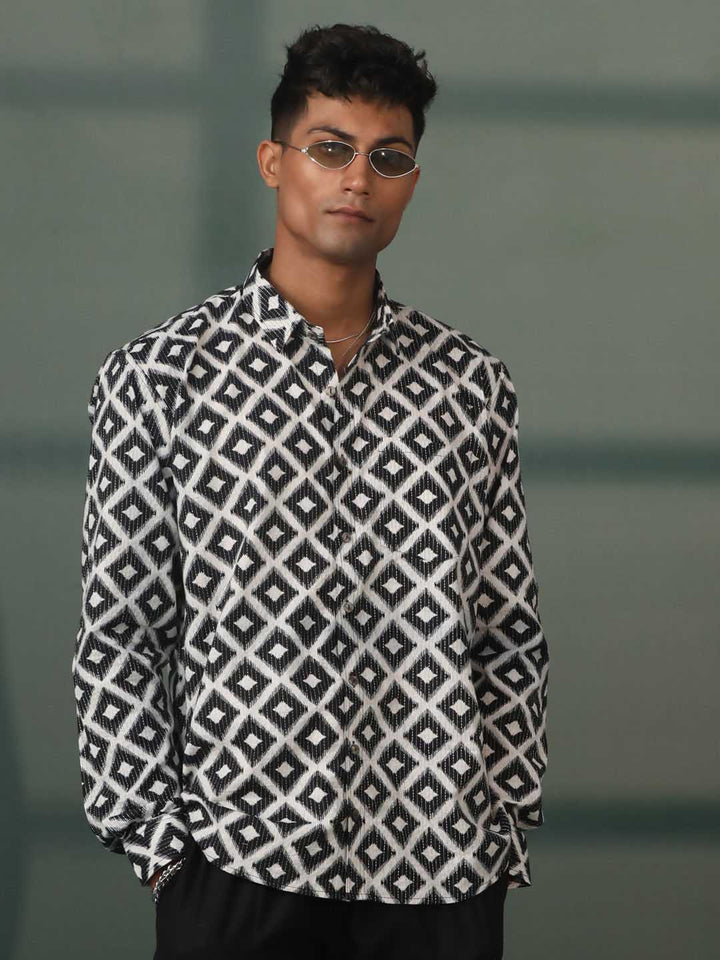 Vastramay Men's Black Printed Shirt