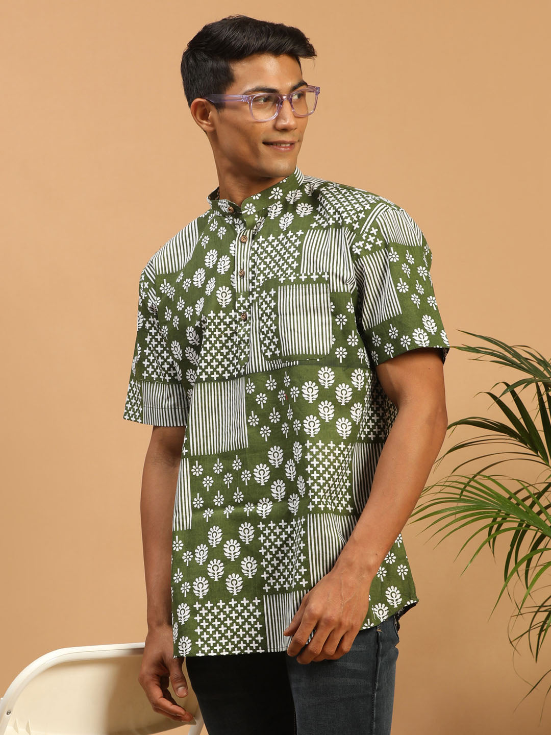 VASTRAMAY Men's Green Printed Pure Cotton Short Kurta