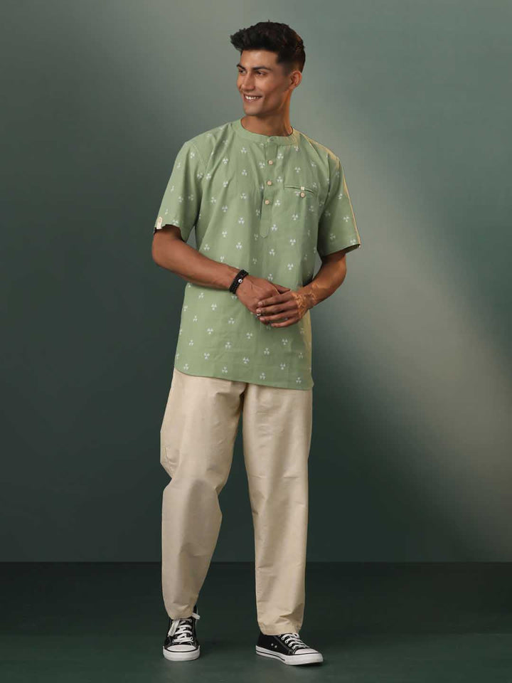 VASTRAMAY Men's Green Cotton Jacquard Short Kurta with intricate woven patterns