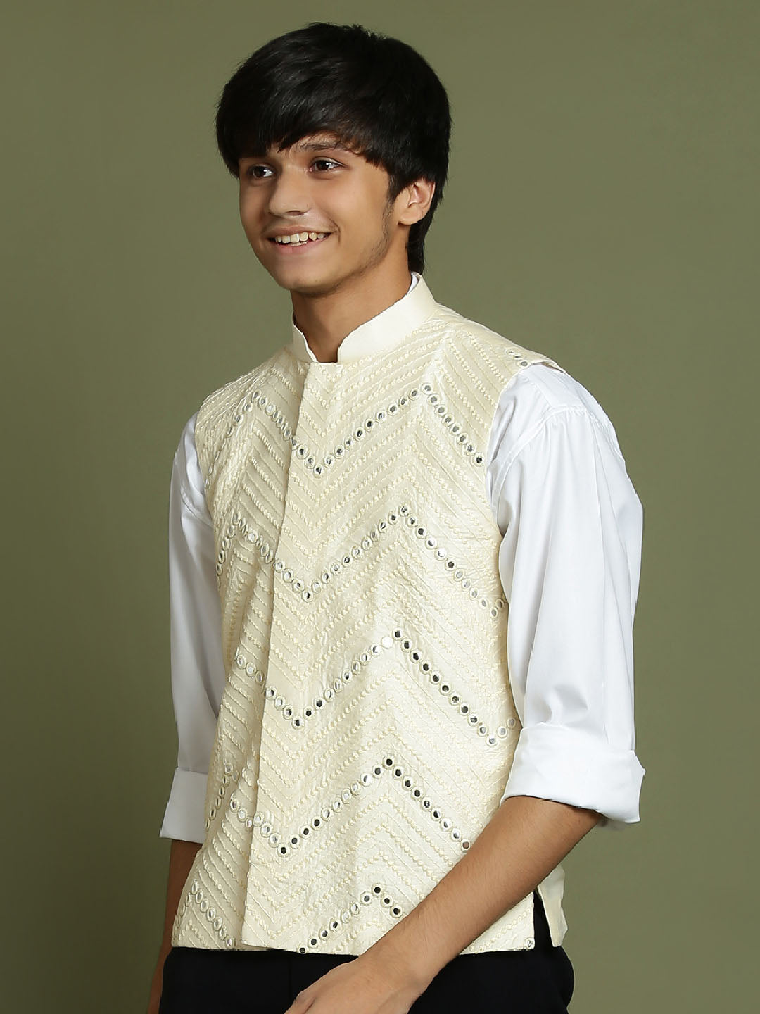 VASTRAMAY Boys' Cream Mirror Work Ethnic Jacket