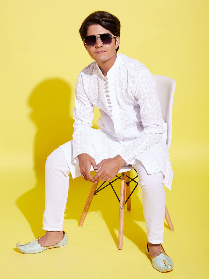 VASTRAMAY Boys White Embroidered Kurta with Pyjama Set