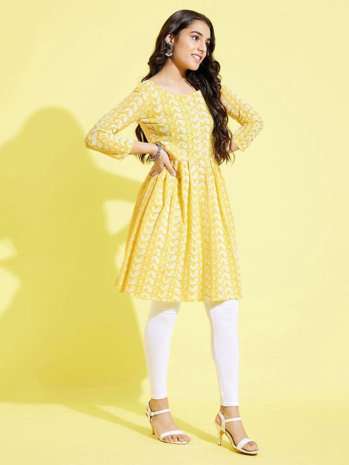 VASTRAMAY Girls Mustard Pure Cotton Chikankari kurta With Leggings Set