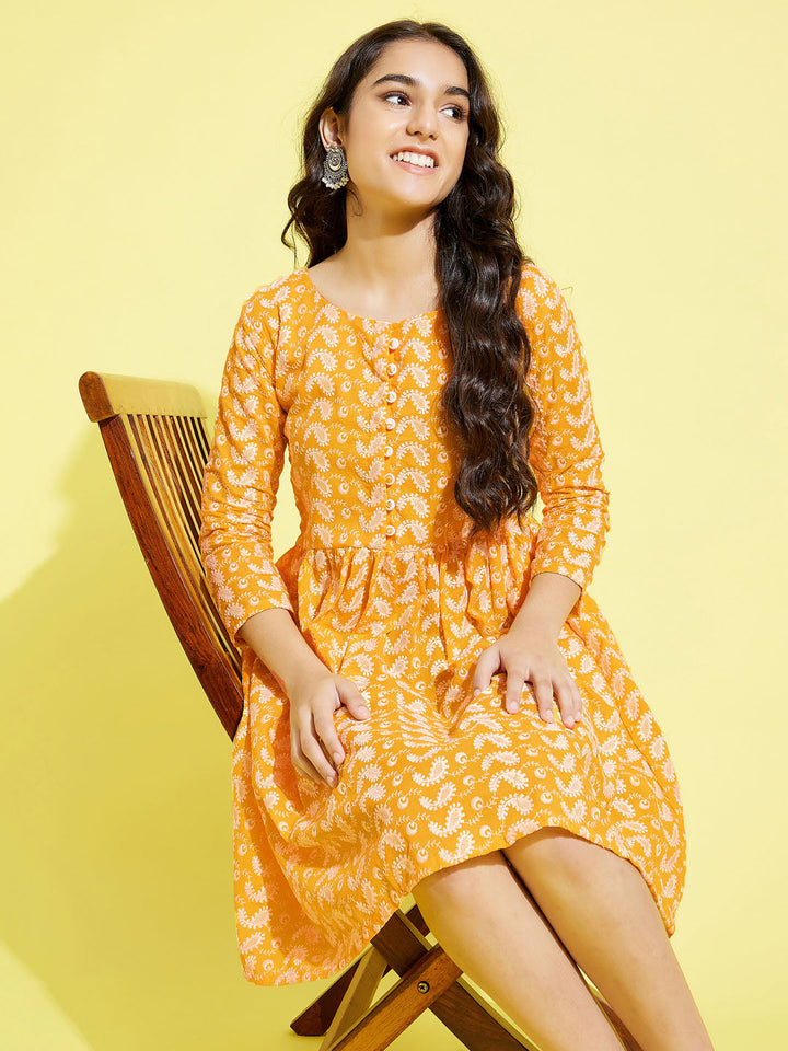 VASTRAMAY Girl's Orange Pure Cotton Chikankari kurta