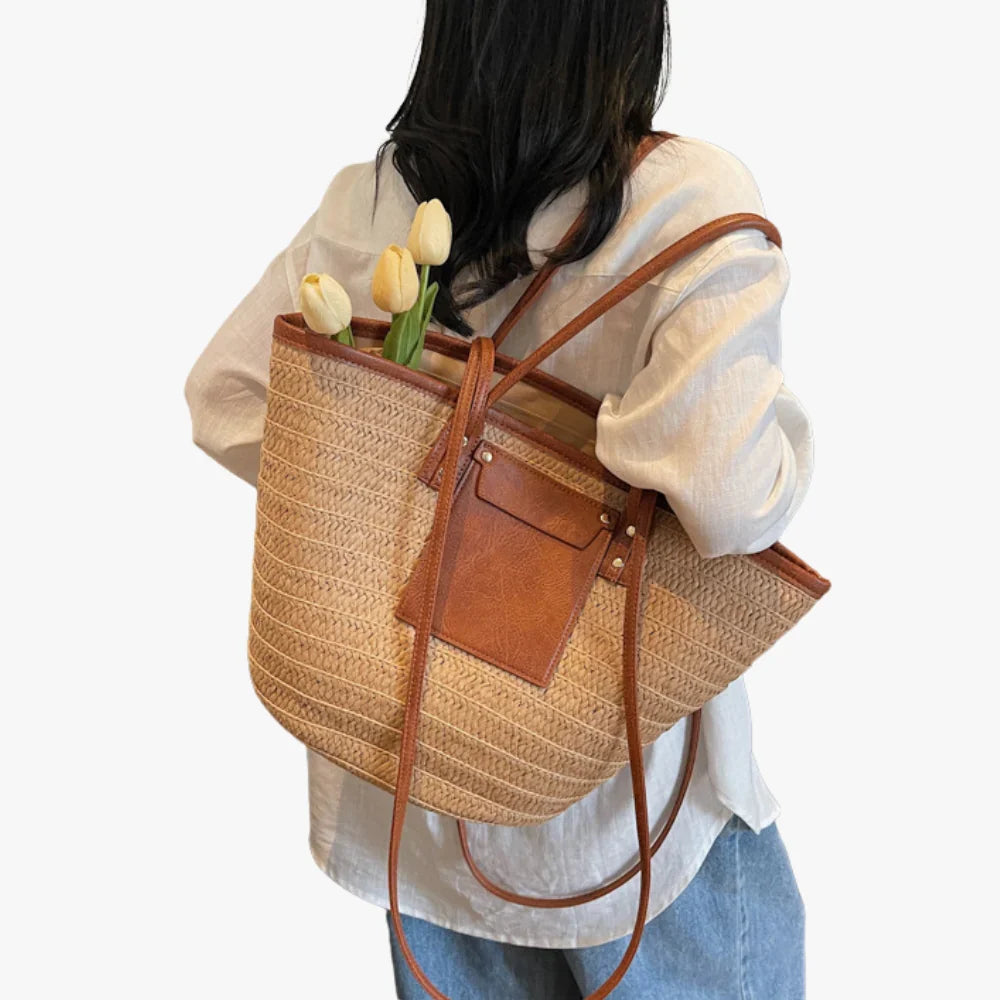 Loba | Tote Bag  - By Qivii