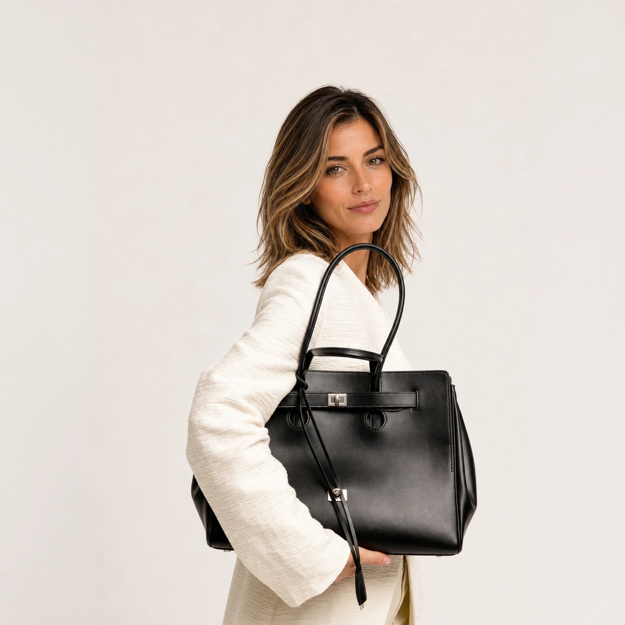 Vola | Tote Bag  - By Qivii