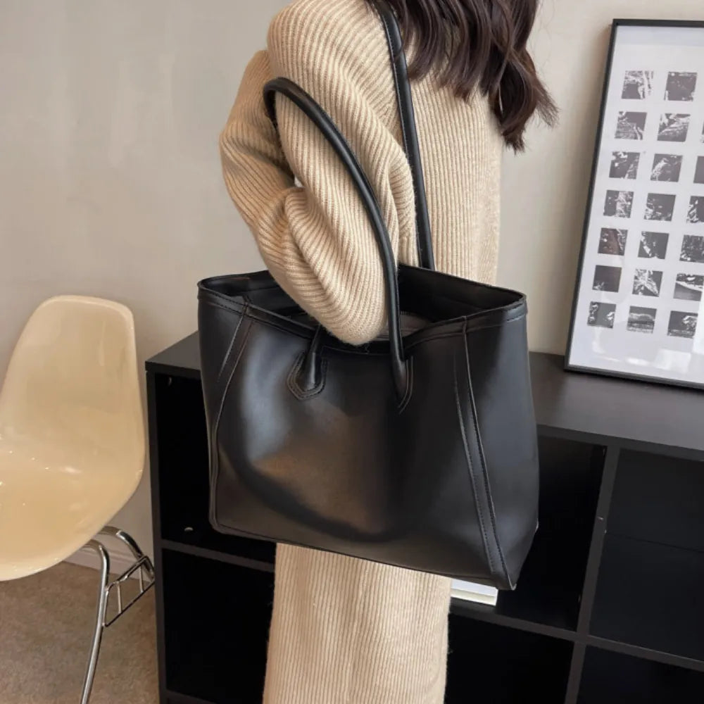 Elora | Tote Bag  - By Qivii