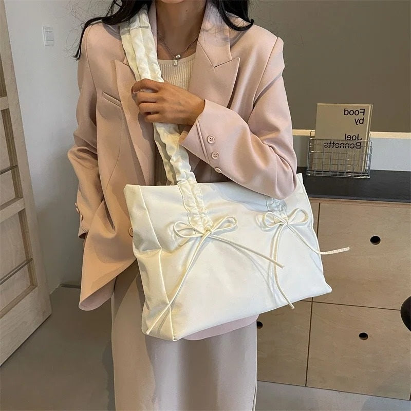 Noeda | Tote Bag  - By Qivii