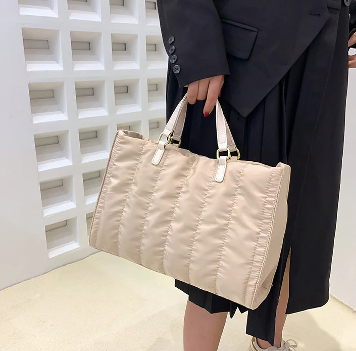 Lelah | Tote Bag  - By Qivii