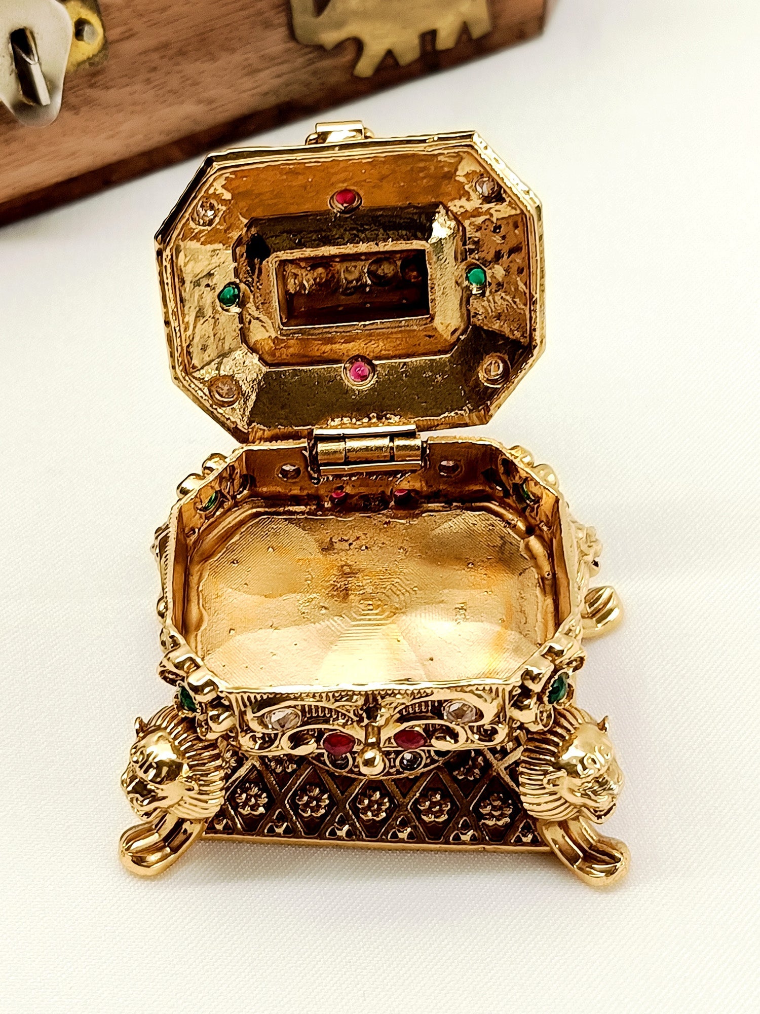 Madhubala R&G Antique Temple Sindoor Dibbi