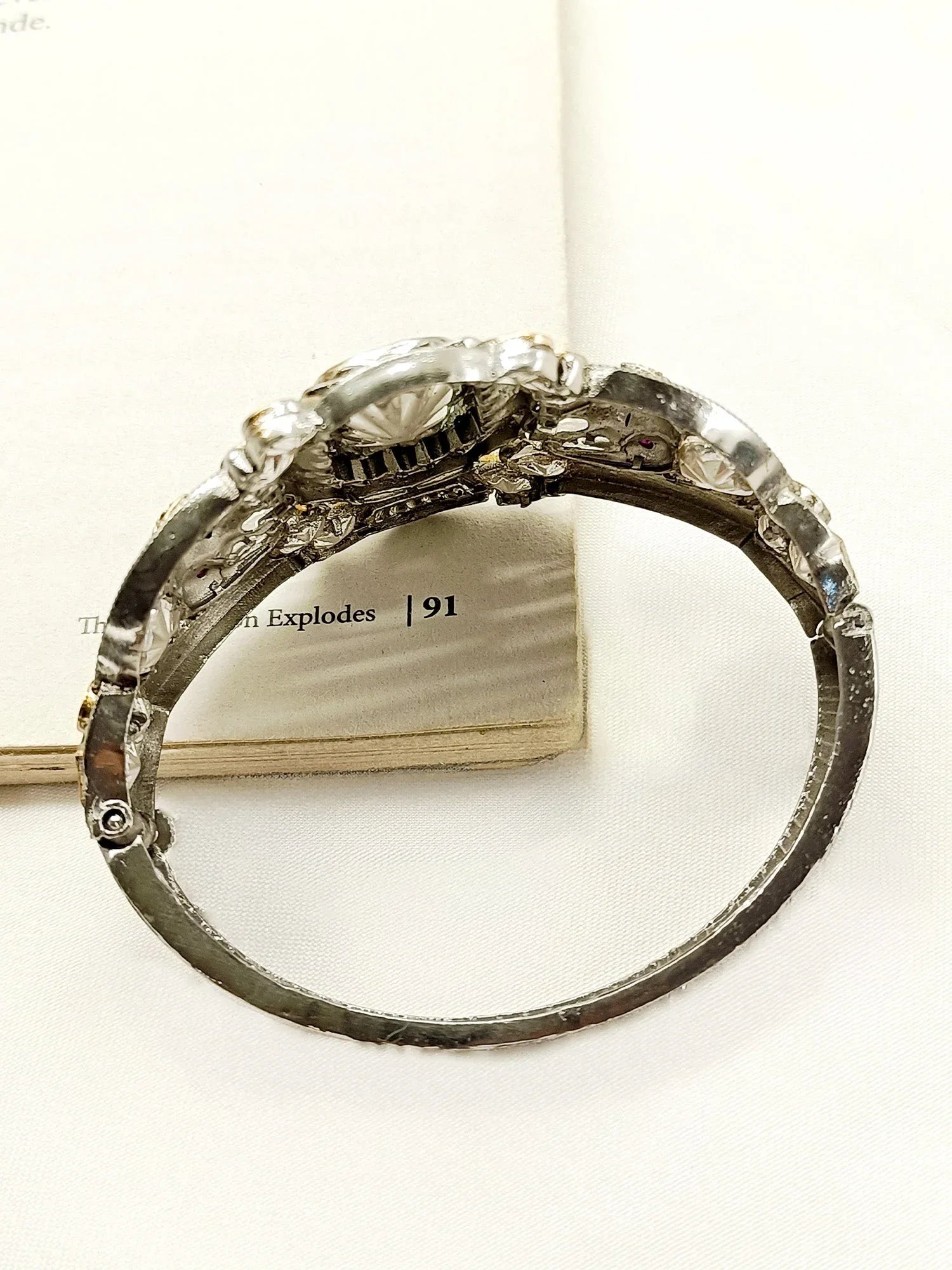 Manmohini White Victorian Kada