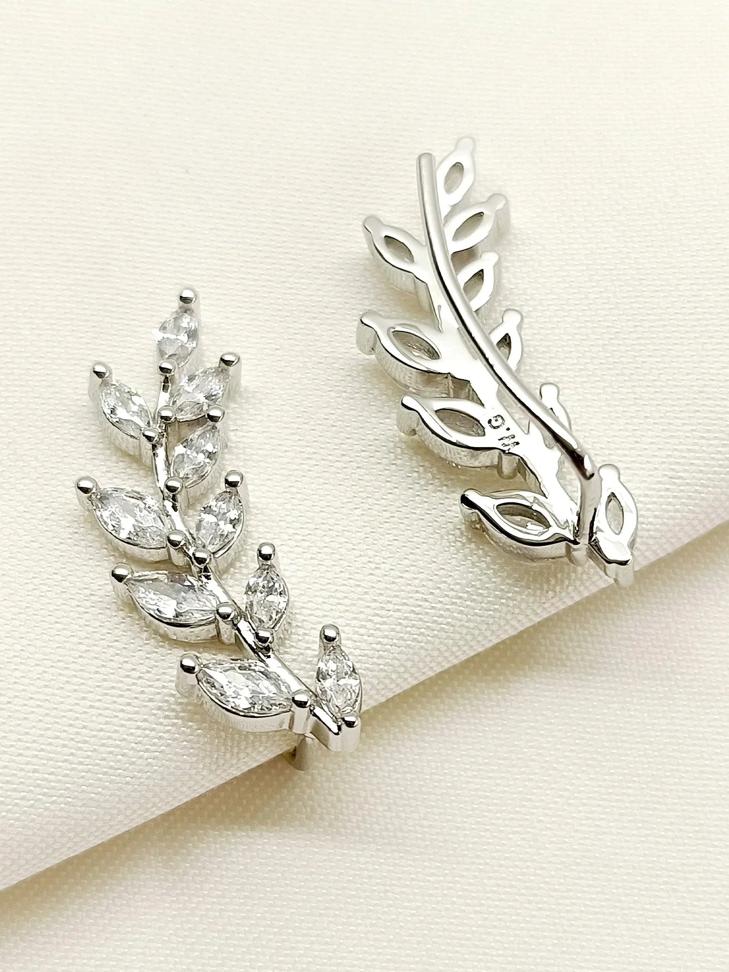 Pihu White American Diamond Earcuff