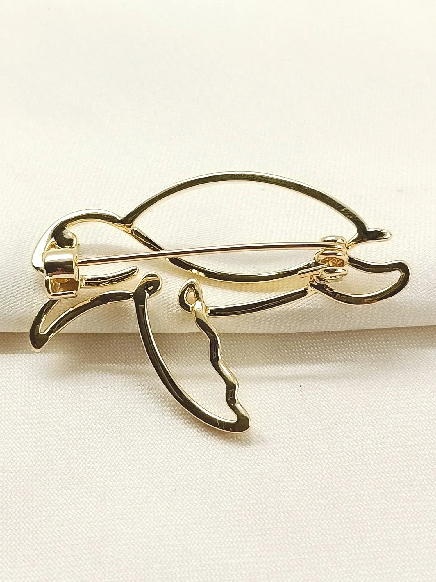 Trayi Golden Turtle Brooch