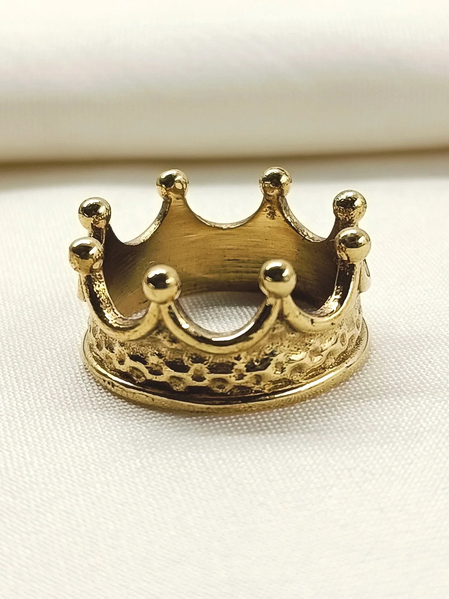 Anvika Golden Western Finger Ring